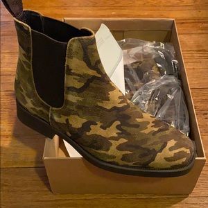 NEW Anthropologie Chelsea Boot. Size 6.5